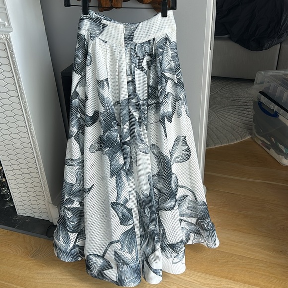 REAL NYC MARKET Women's Black & White Floral Print Tie Waist Maxi Skirt Size S - Picture 5 of 8